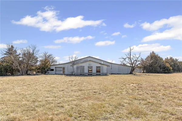 $388,500 | 2861 Highway 54, Moran, KS 66755