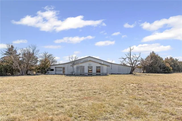 $425,000 | 2861 Highway 54, Moran, KS 66755