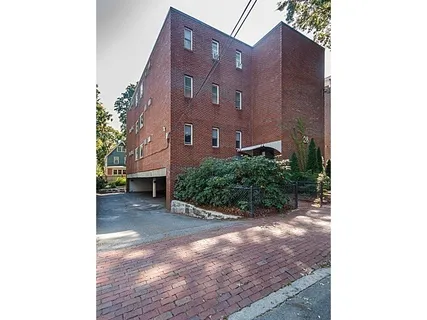 $4,000 | 28 Lee Street, Unit 6, Cambridge, MA 02139