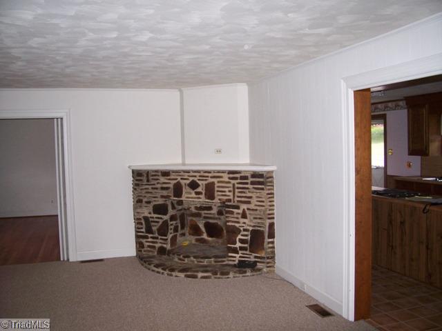 2412 Frye Bridge Road Clemmons, NC 27012 - Photo 5 of 9 Den/Family/Great Room.