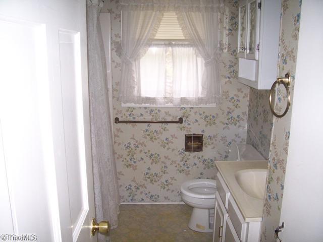 2412 Frye Bridge Road Clemmons, NC 27012 - Photo 8 of 9 Master Bath/Spa.