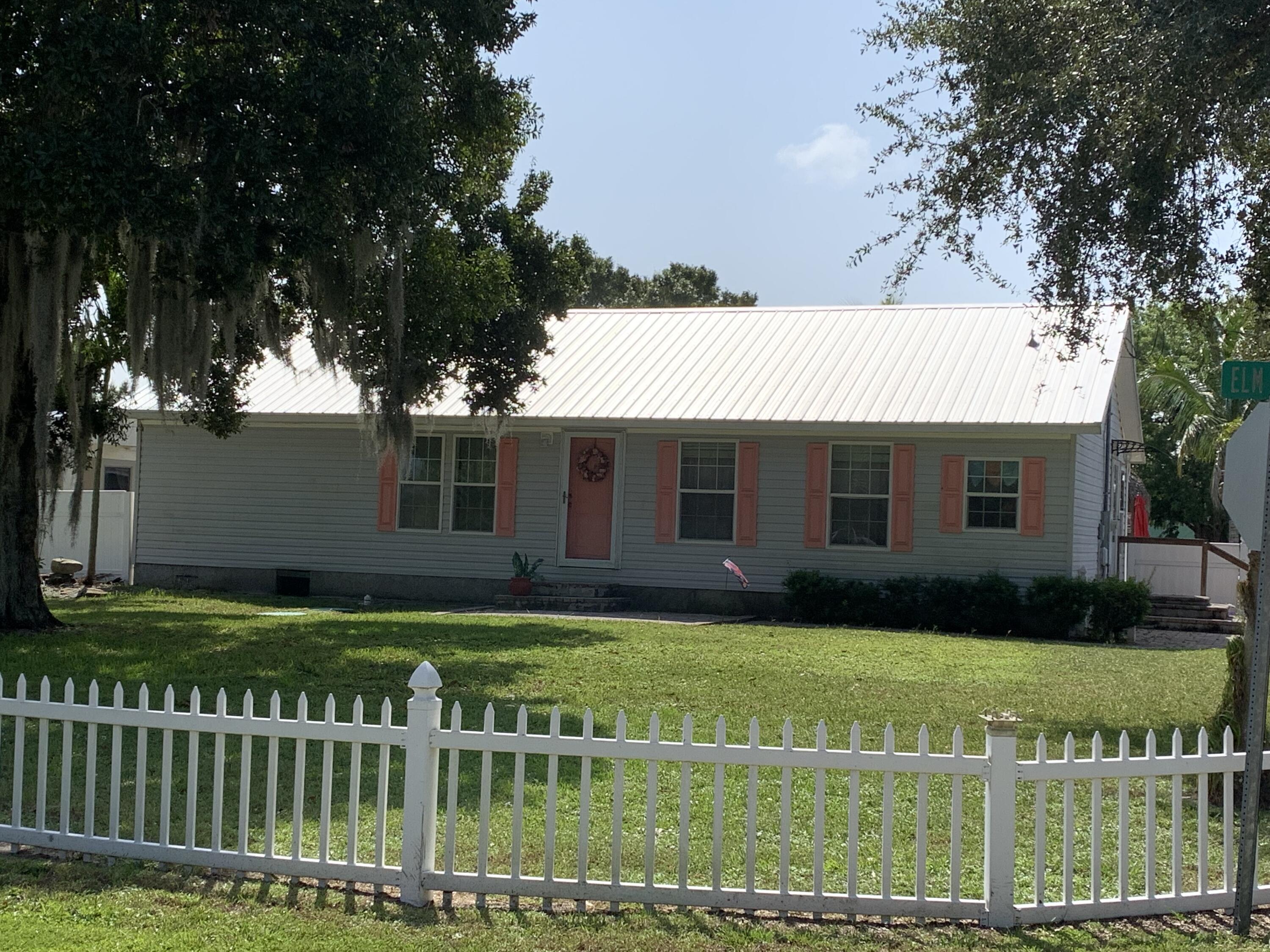 1023 Elm Street Okeechobee, FL 34974 - Photo 1 of 2 IMG-2427