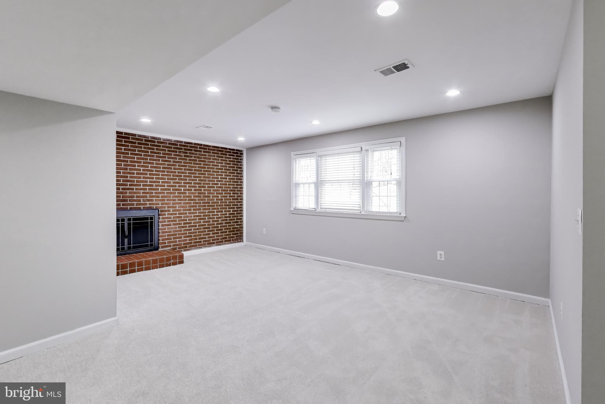 5300 Easton Drive Springfield, VA 22151 - Photo 25 of 60 a view of an empty room with a window