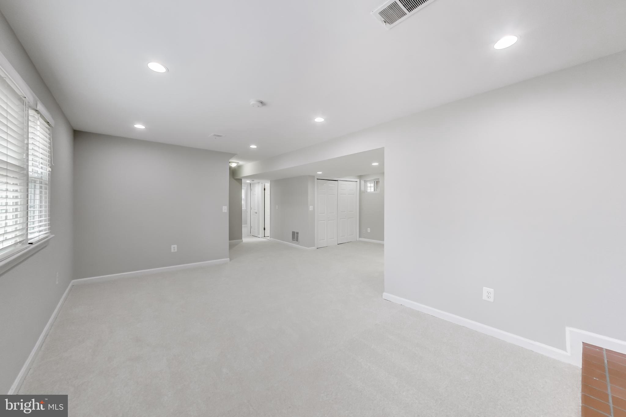 5300 Easton Drive Springfield, VA 22151 - Photo 27 of 60 an empty room with windows and pillars in it