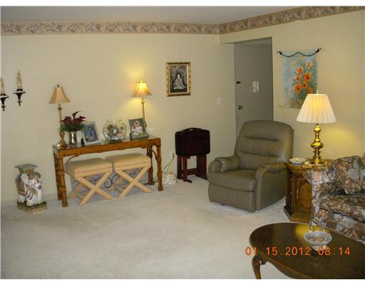 61 Darlington Road, Unit A 22 Beaver Falls, PA 15010 - Photo 6 of 18 Living Room.