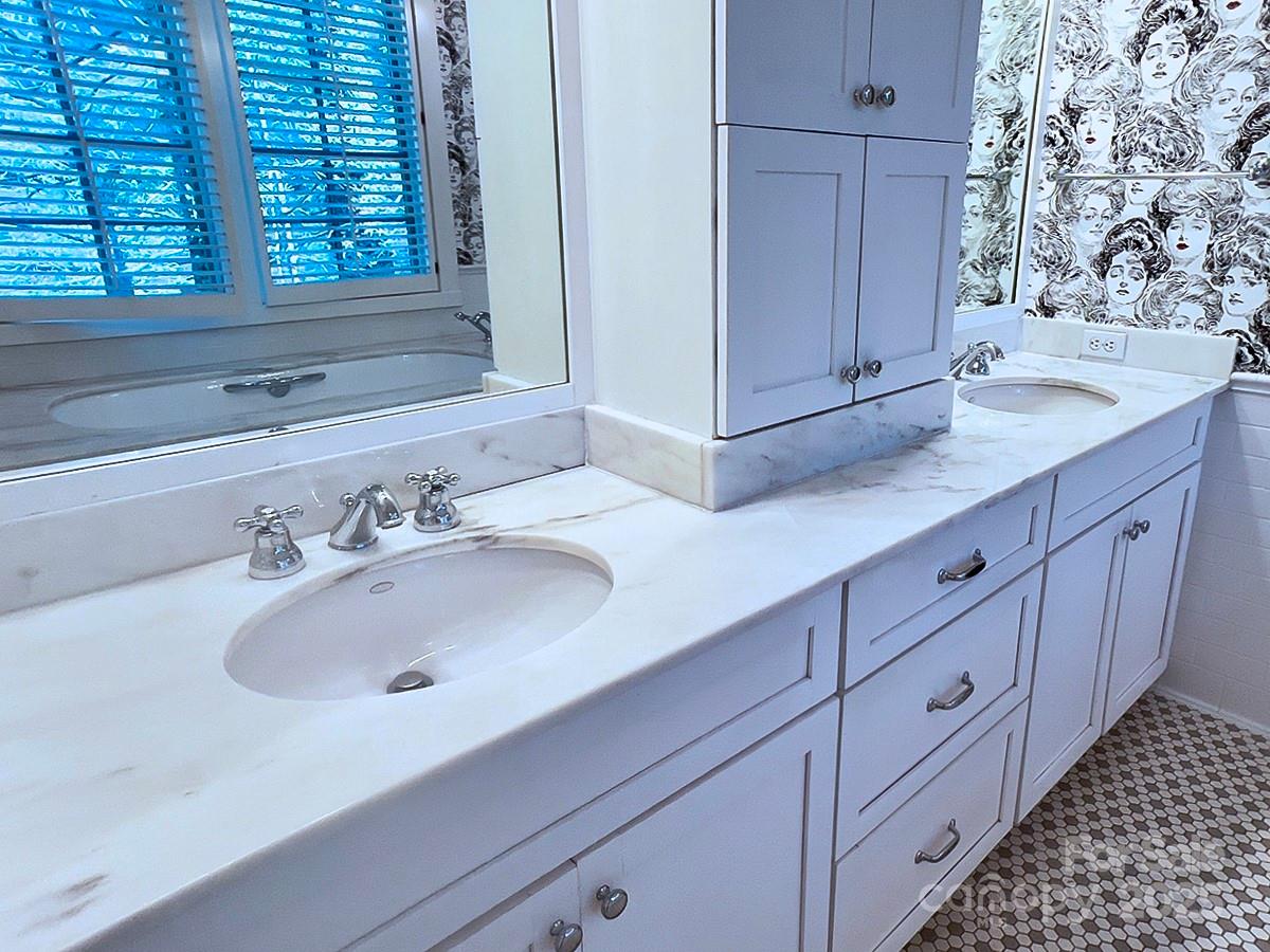 373 Vanderbilt Road Asheville, NC 28803 - Photo 8 of 13 Gallery Image 8