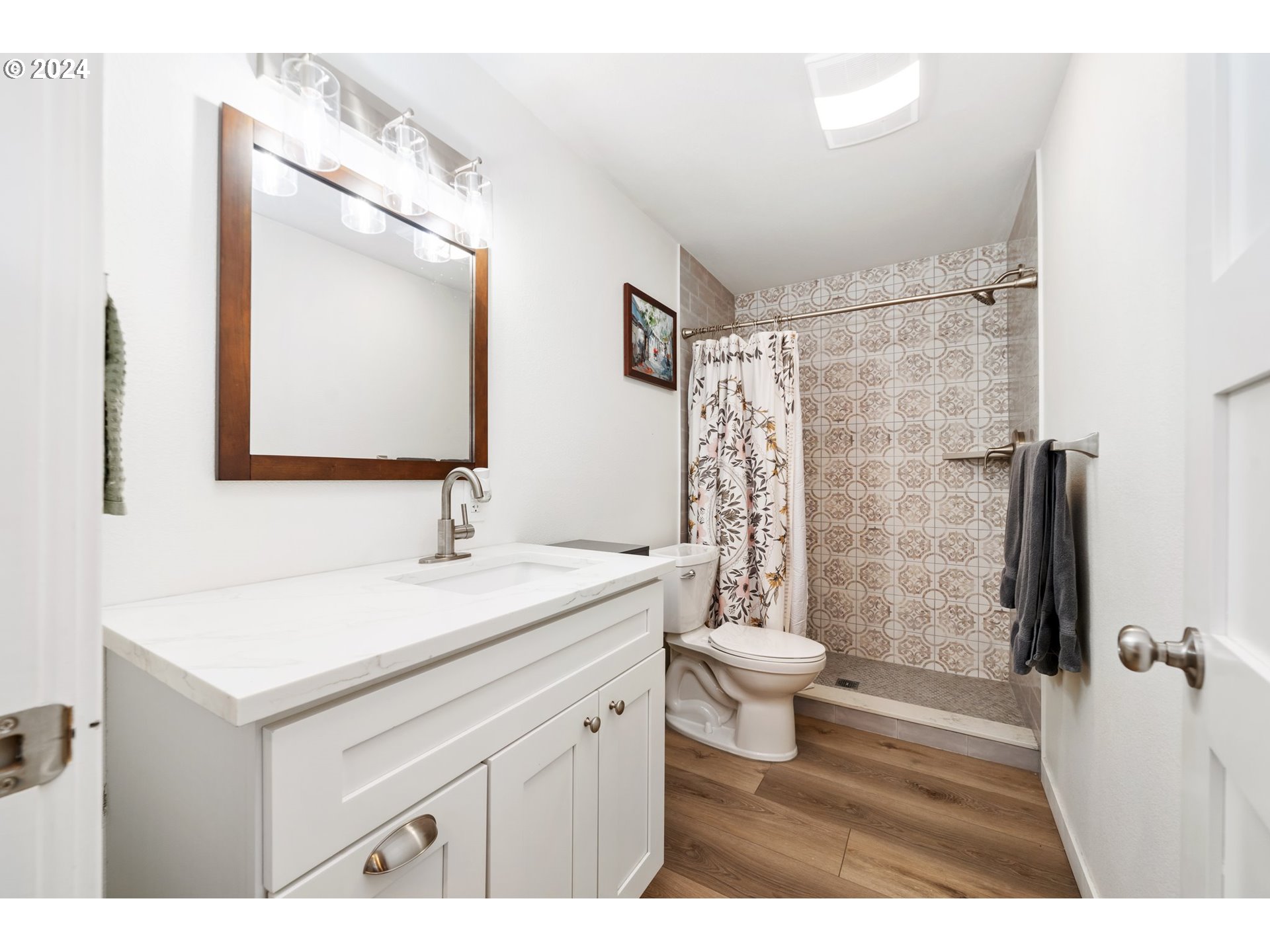 3515 G Street Vancouver, WA 98663 - Photo 23 of 34 Bathroom