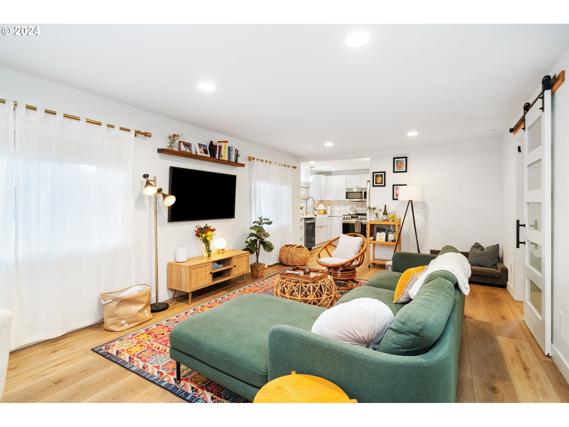 3515 G Street Vancouver, WA 98663 - Photo 9 of 34 Living Room