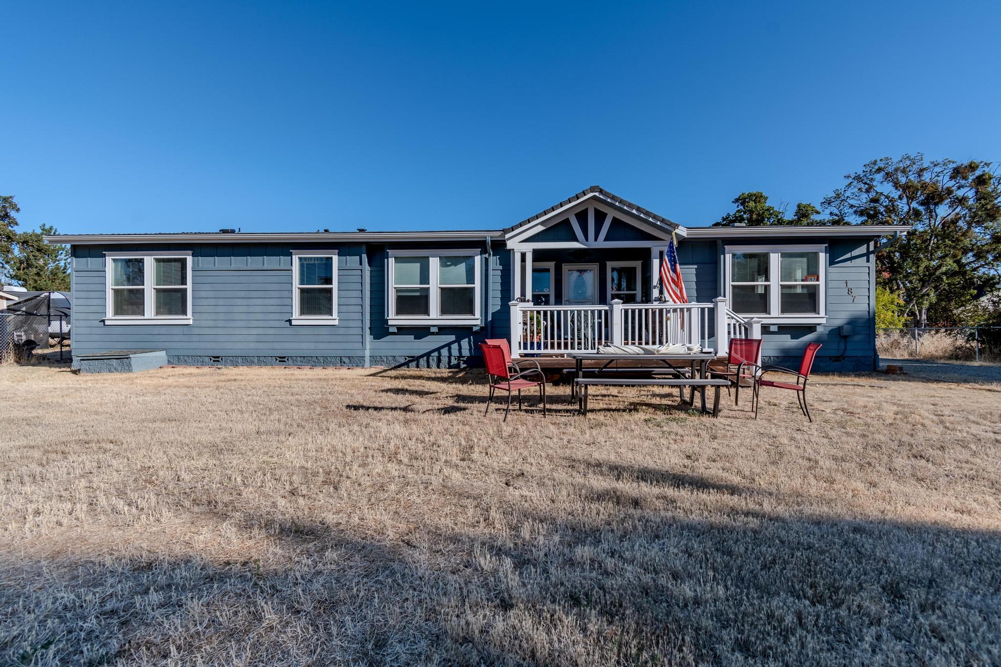 187 East Gregory Road Central Point, OR 97502 - Photo 1 of 29 01-1