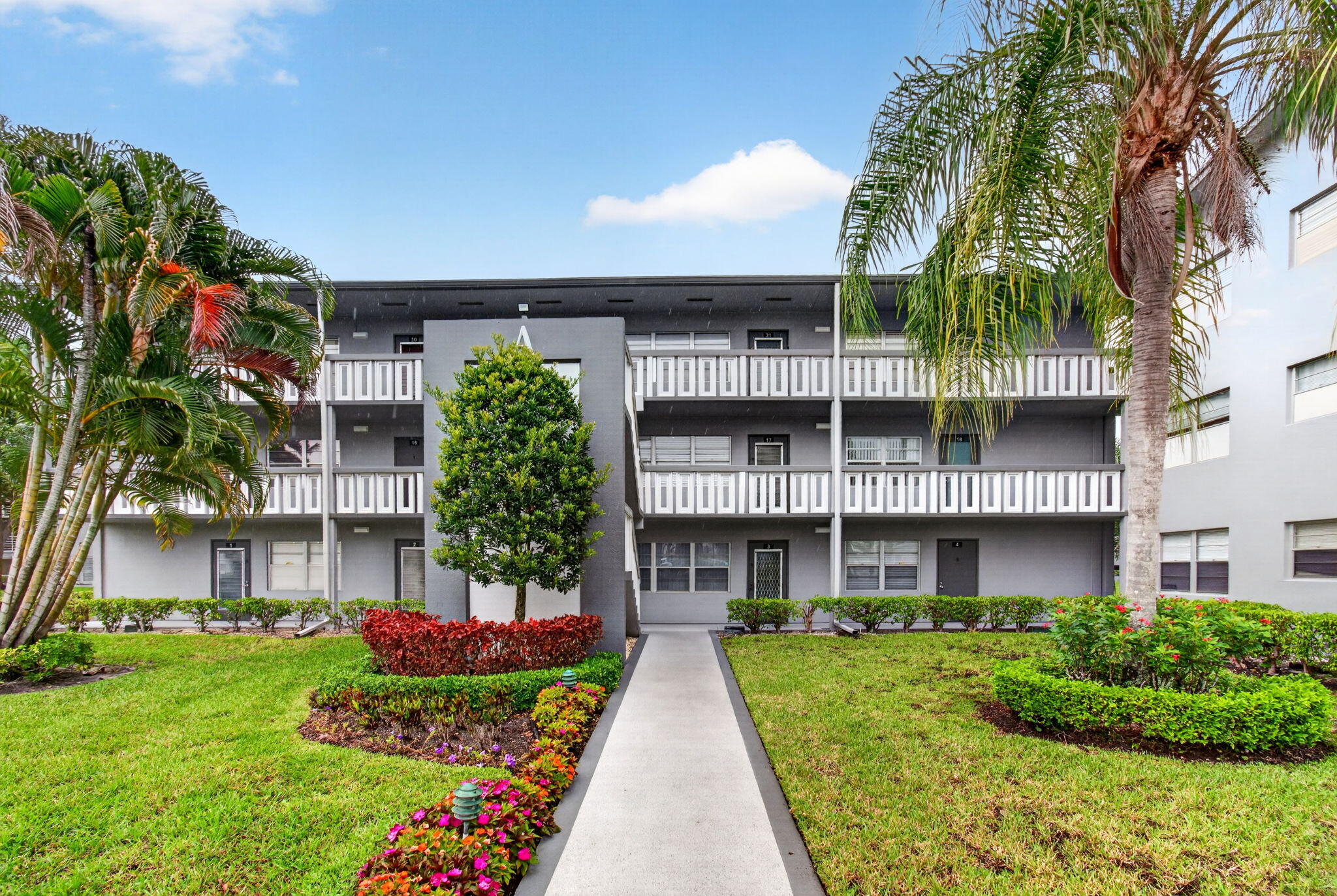 19 Suffolk A Boca Raton, FL 33434 - Photo 2 of 20 Front of Building