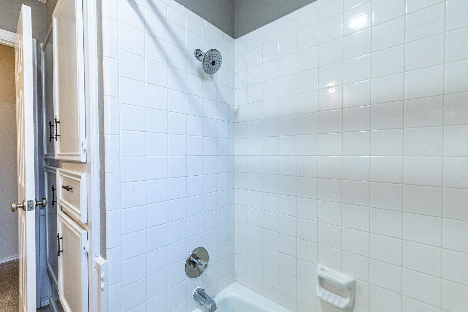 5720 68th Street Lubbock, TX 79424 - Photo 27 of 48 a bathroom with a bathtub