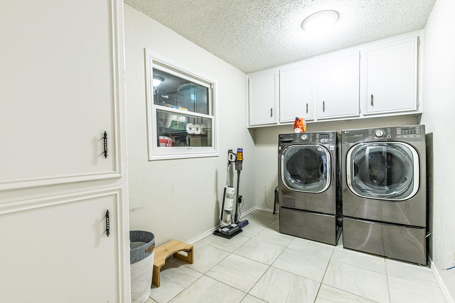 5720 68th Street Lubbock, TX 79424 - Photo 37 of 48 a utility room with sink dryer and washer