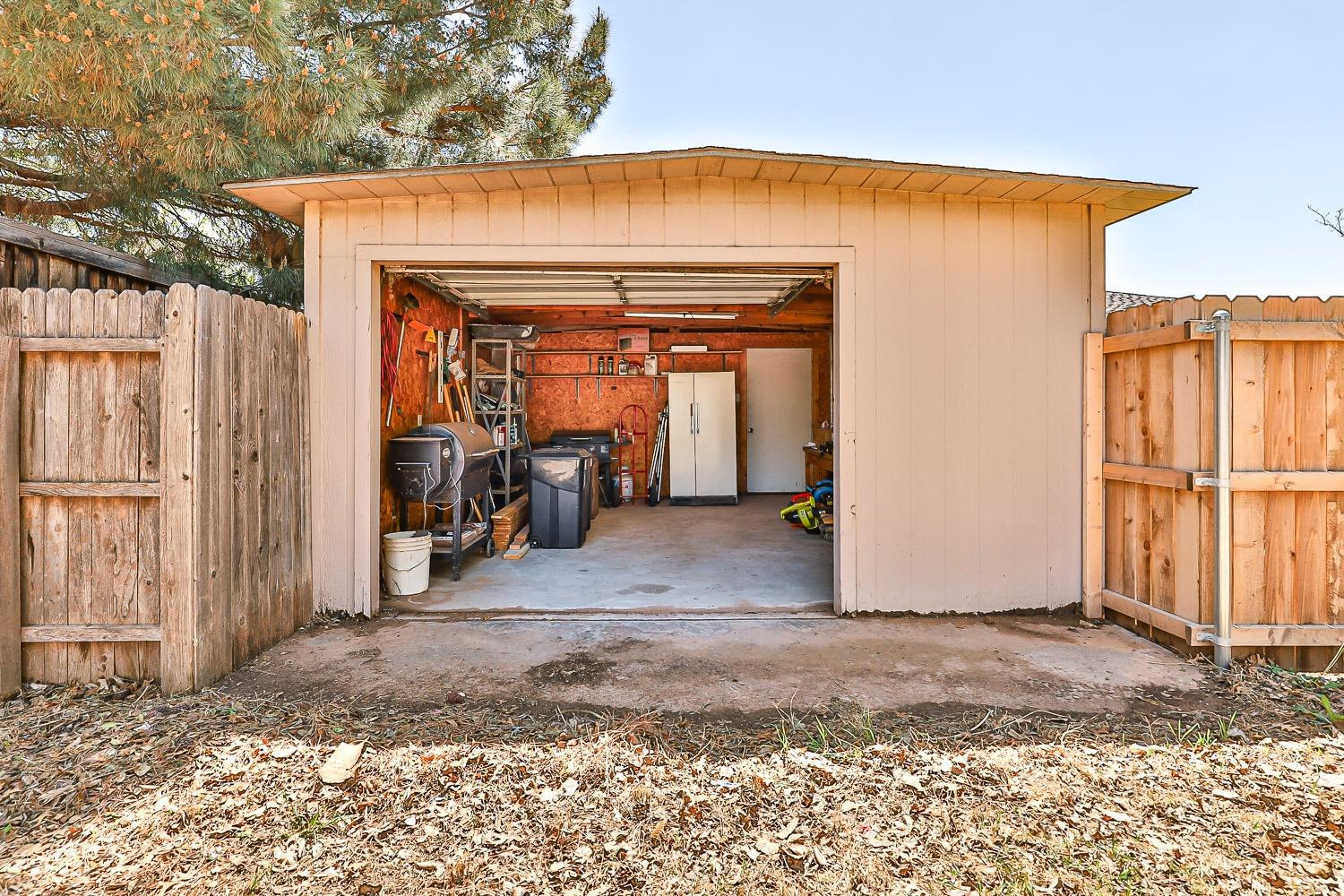 5720 68th Street Lubbock, TX 79424 - Photo 44 of 48 a view of a house with backyard