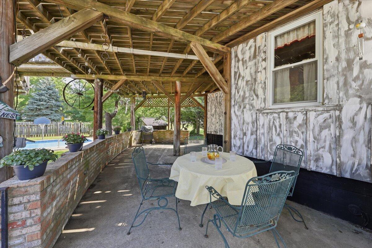 2955 Mechanicsburg Road Springfield, OH 45503 - Photo 29 of 55 20-Outdoor Eating Area