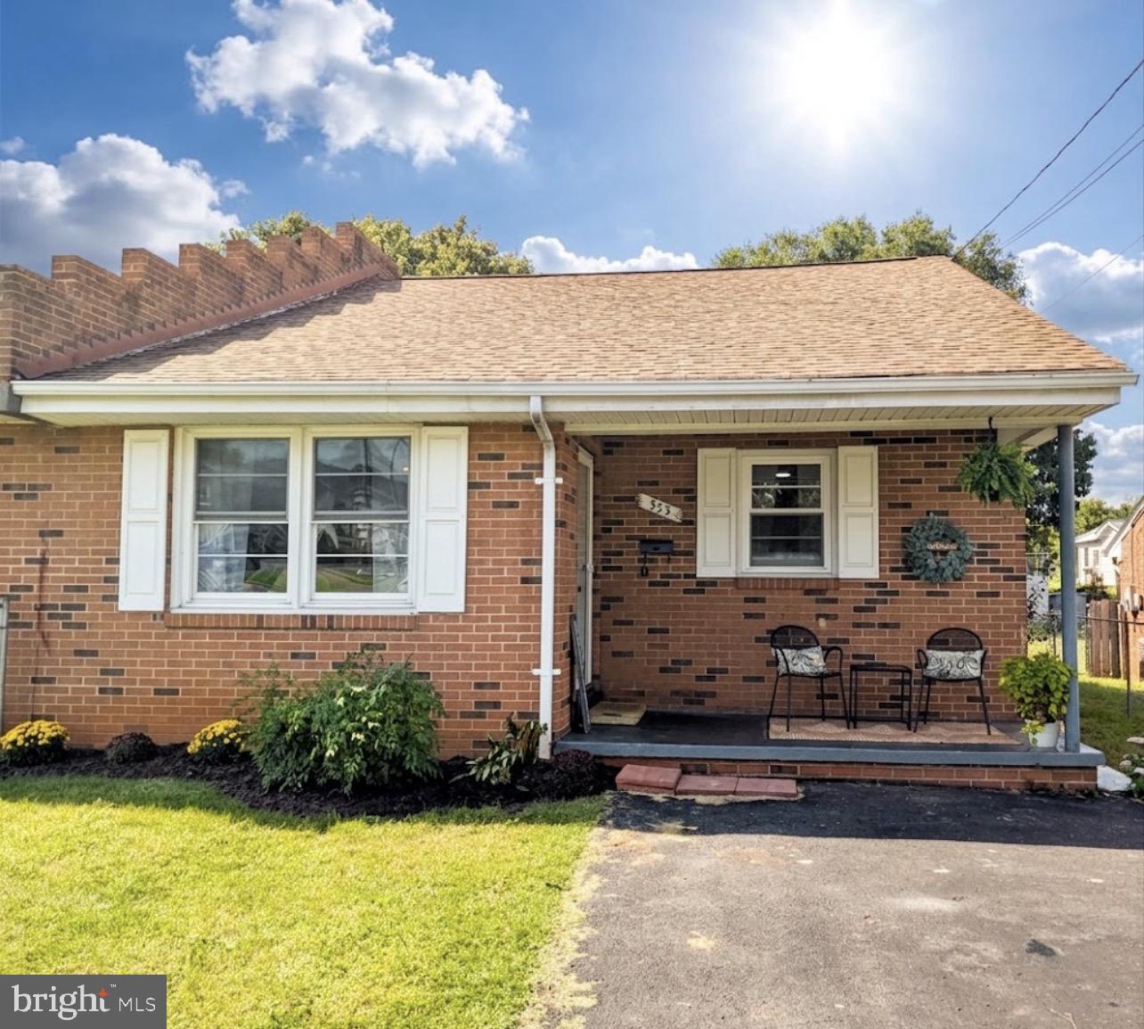 Front of home with covered porch