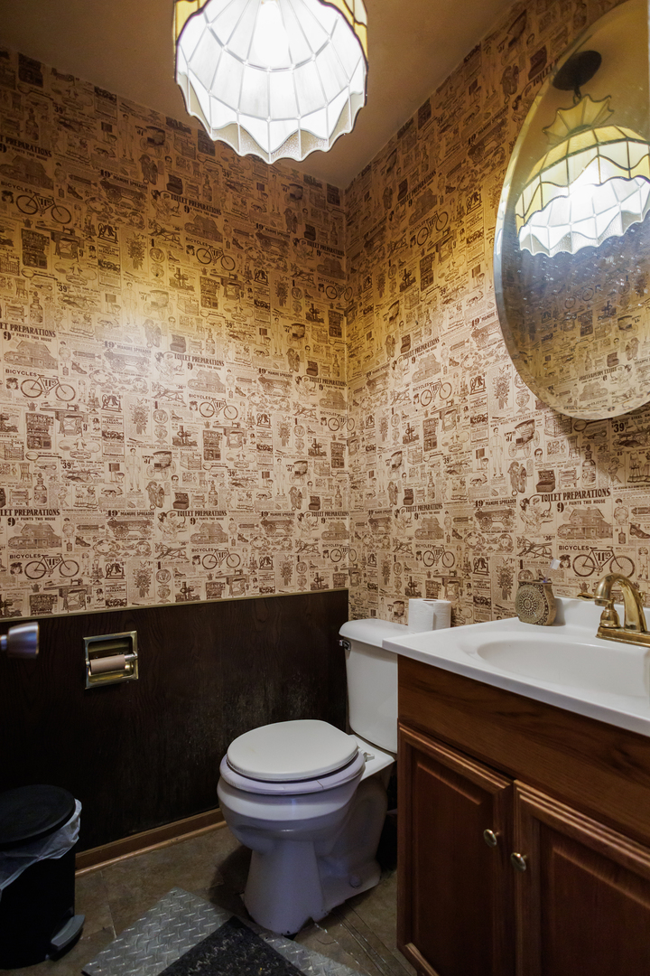 824 South McKinley Avenue Kankakee, IL 60901 - Photo 20 of 58 a bathroom with a sink mirror vanity and toilet
