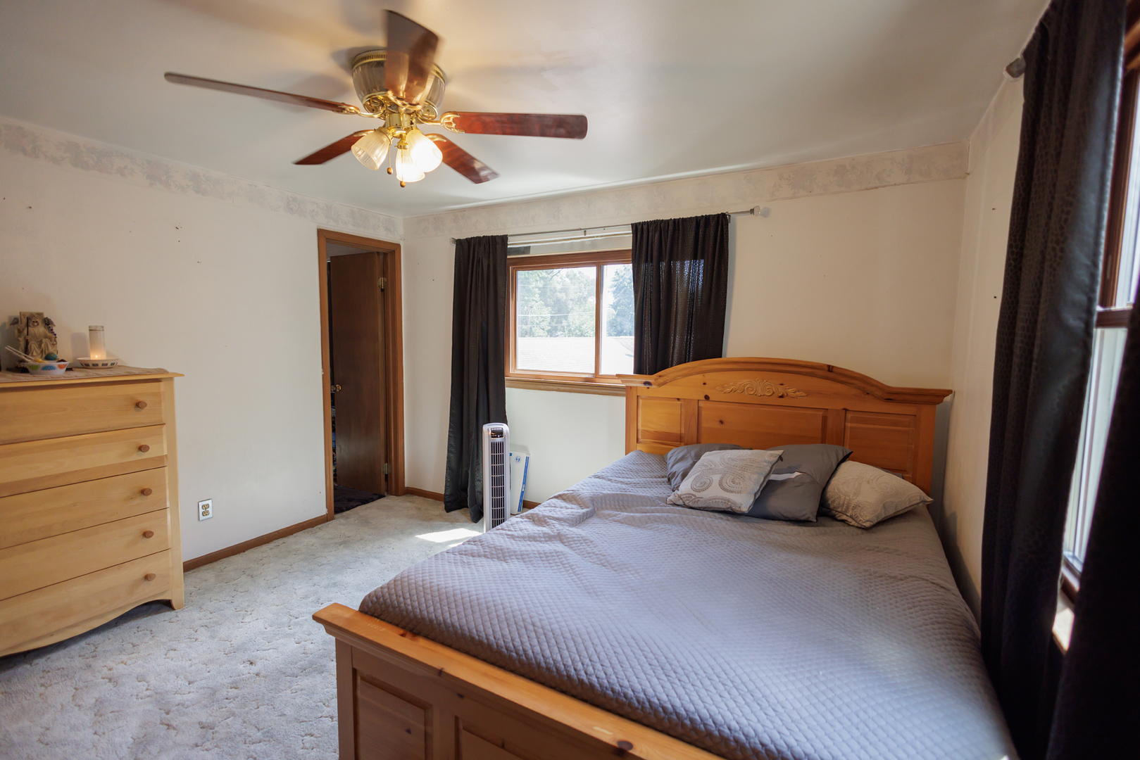 824 South McKinley Avenue Kankakee, IL 60901 - Photo 22 of 58 a bedroom with a bed and window