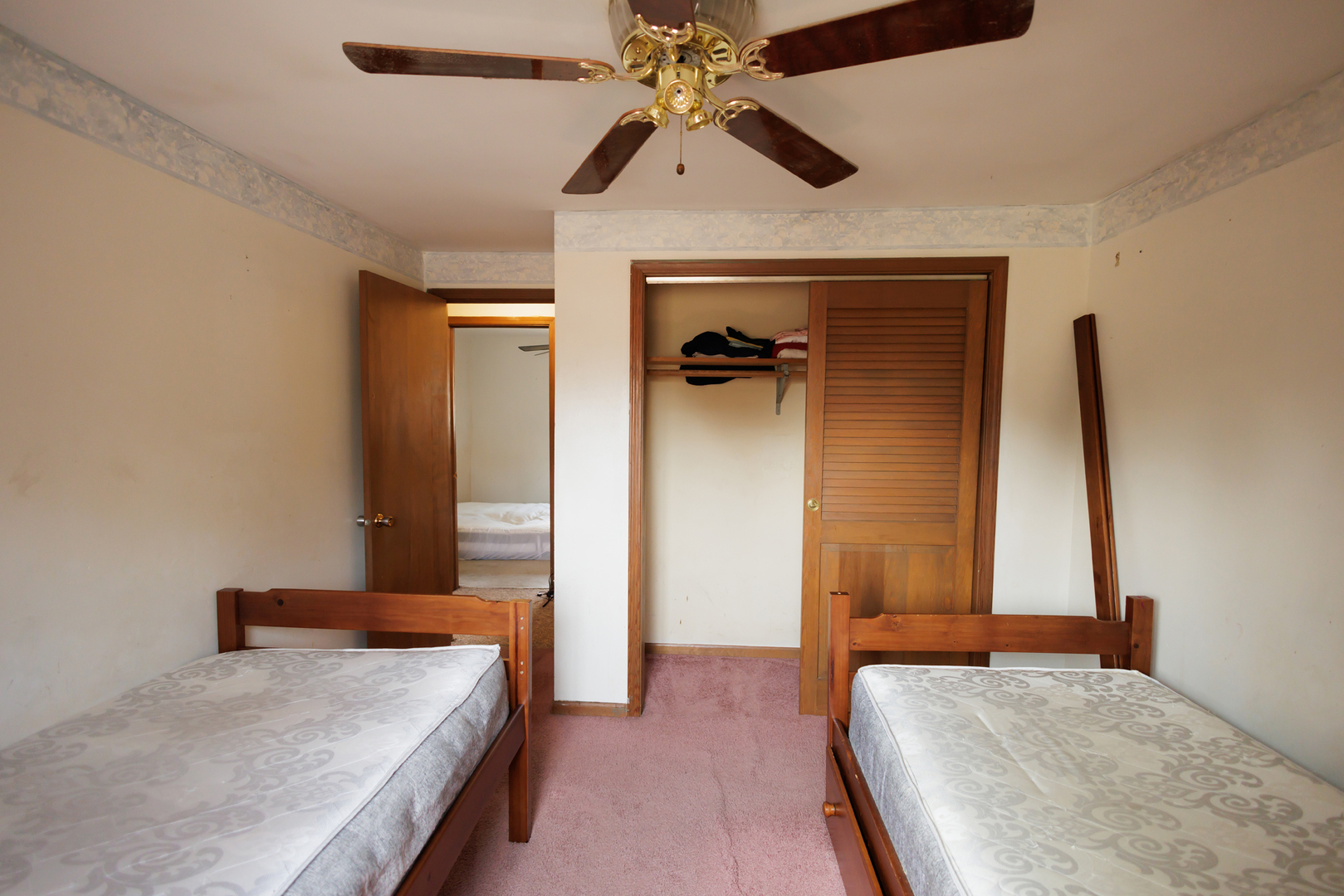 824 South McKinley Avenue Kankakee, IL 60901 - Photo 35 of 58 a bedroom with a bed and a dresser