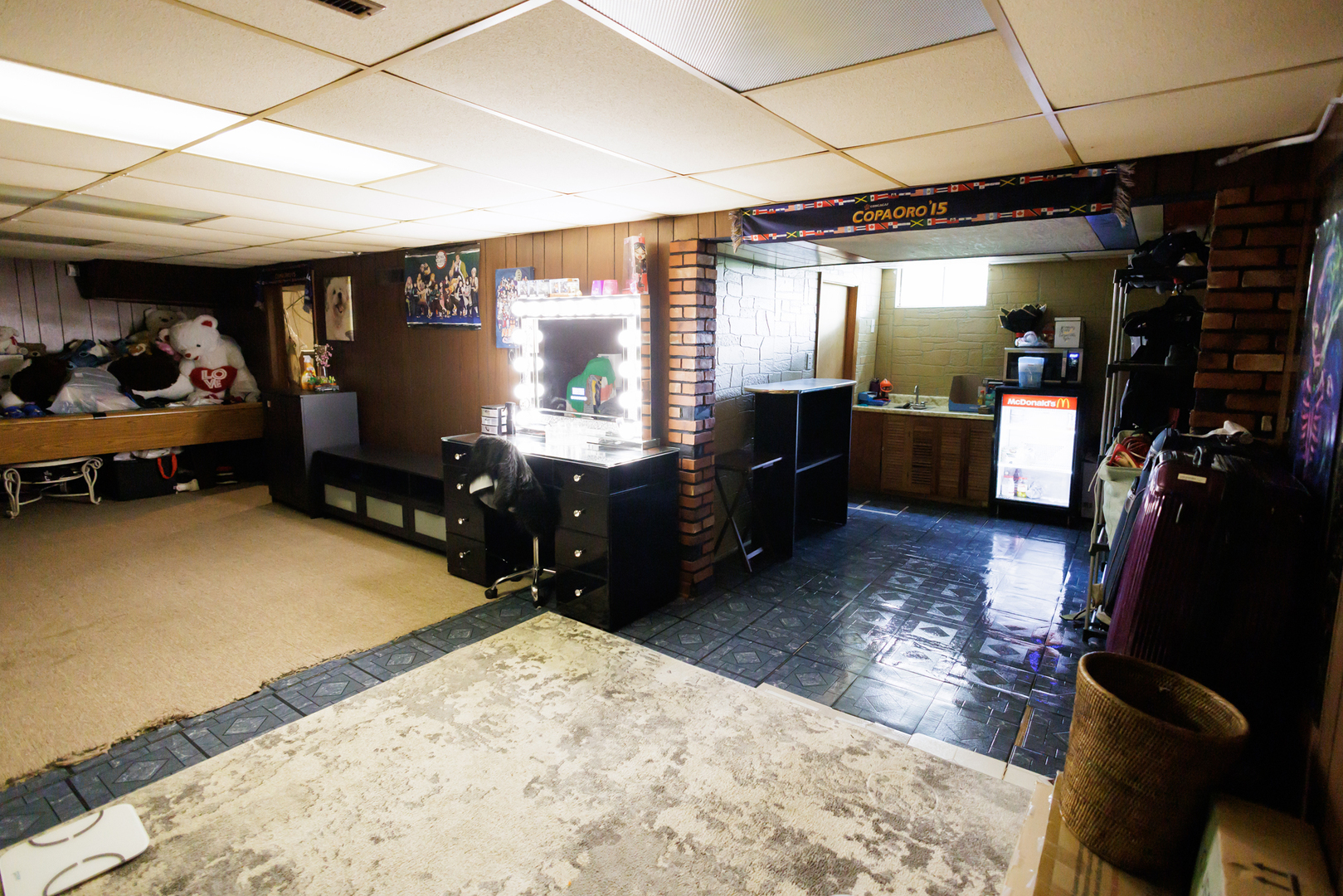 824 South McKinley Avenue Kankakee, IL 60901 - Photo 36 of 58 a room with furniture and a flat screen tv