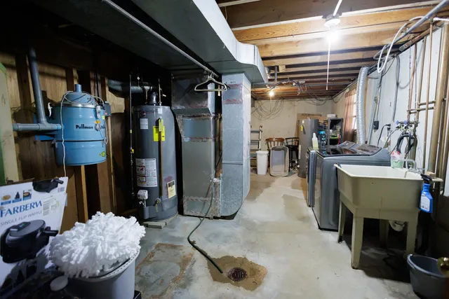 a view of a storage & utility room
