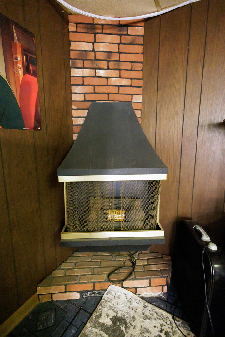 824 South McKinley Avenue Kankakee, IL 60901 - Photo 42 of 58 a room with a couch