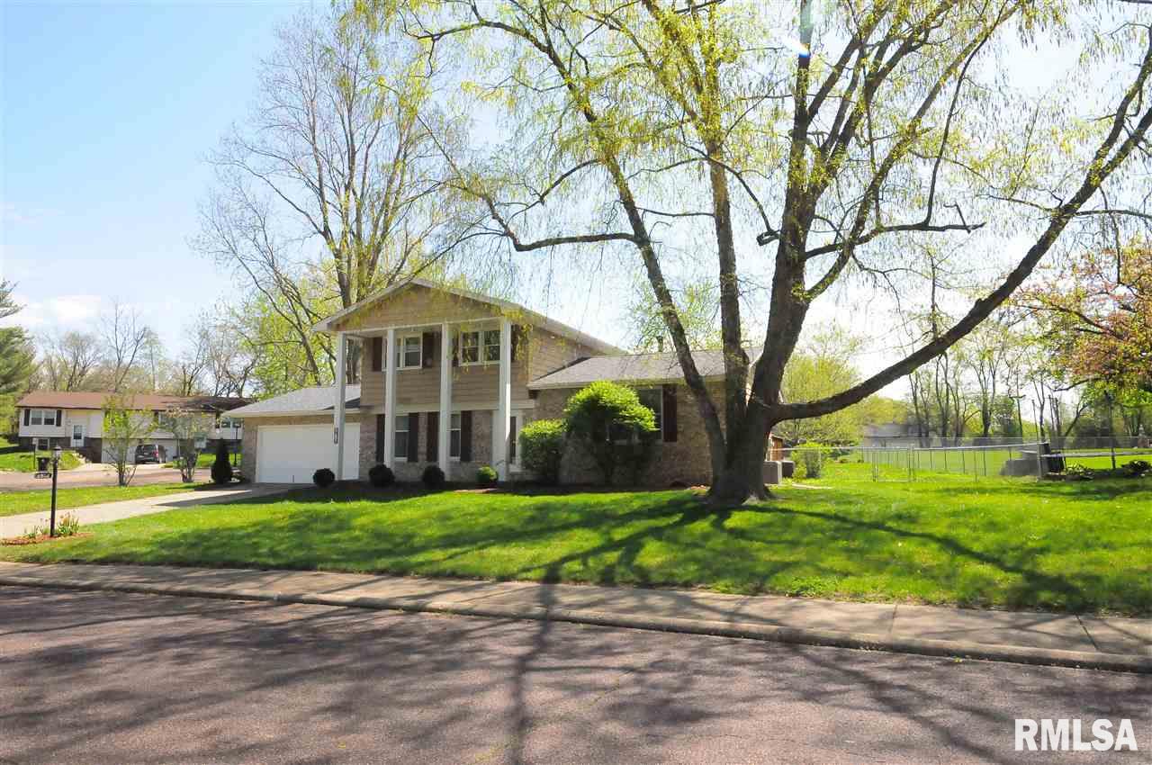 6912 North Camelot Road Peoria, IL 61615 - Photo 1 of 18 Gallery Image 1