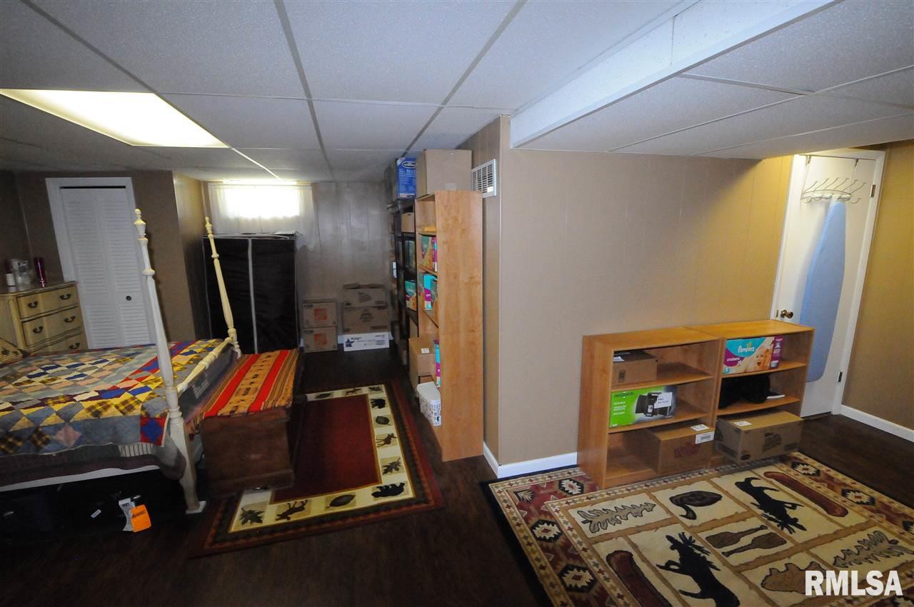 6912 North Camelot Road Peoria, IL 61615 - Photo 11 of 18 Gallery Image 11