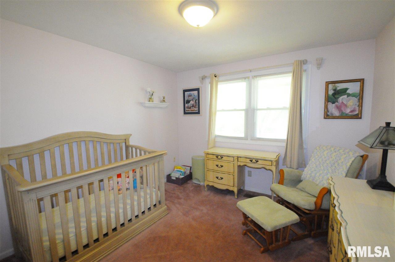 6912 North Camelot Road Peoria, IL 61615 - Photo 13 of 18 Gallery Image 13