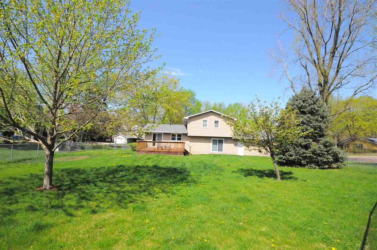 6912 North Camelot Road Peoria, IL 61615 - Photo 18 of 18 Gallery Image 18