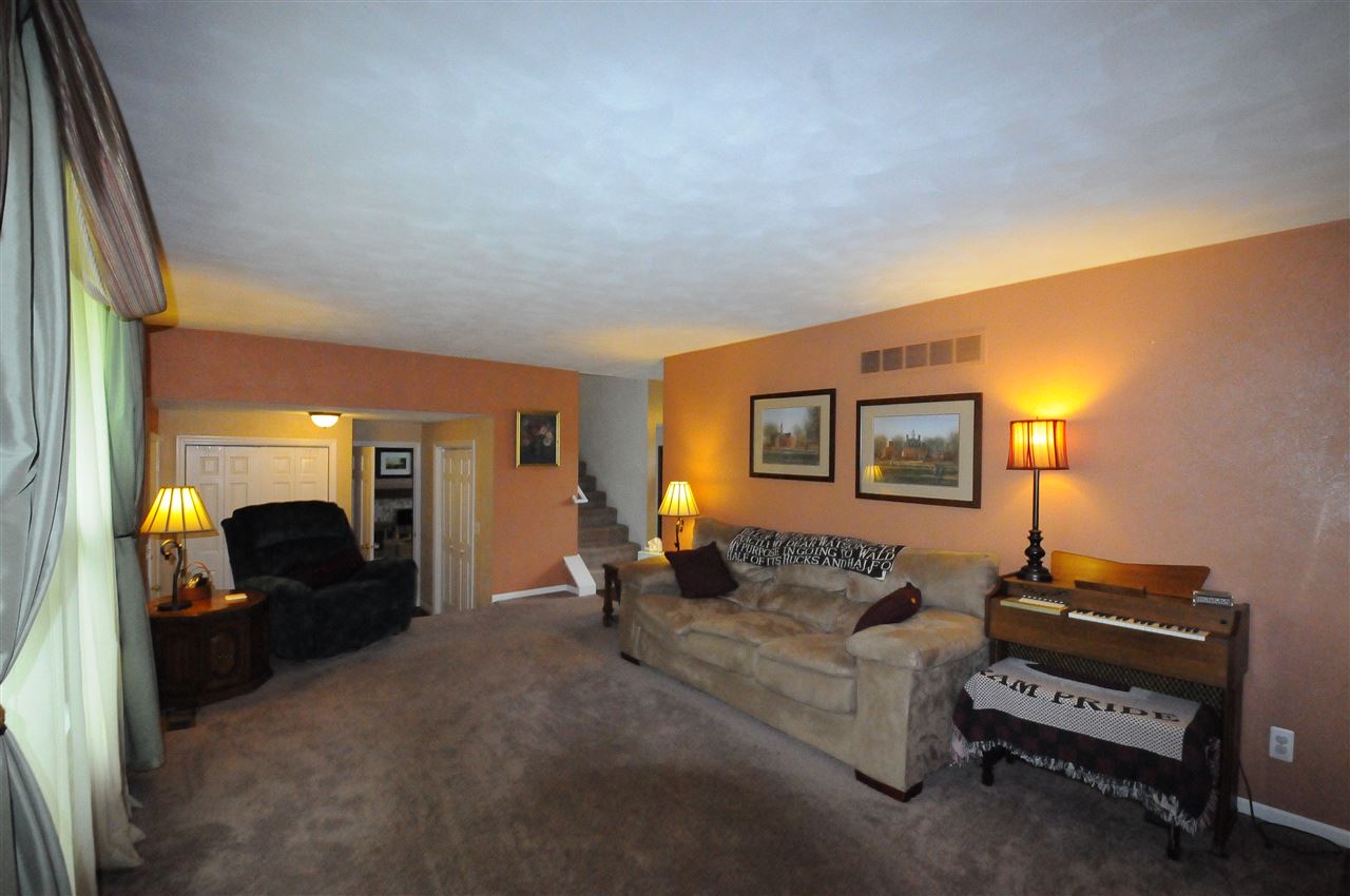 6912 North Camelot Road Peoria, IL 61615 - Photo 5 of 18 Gallery Image 5