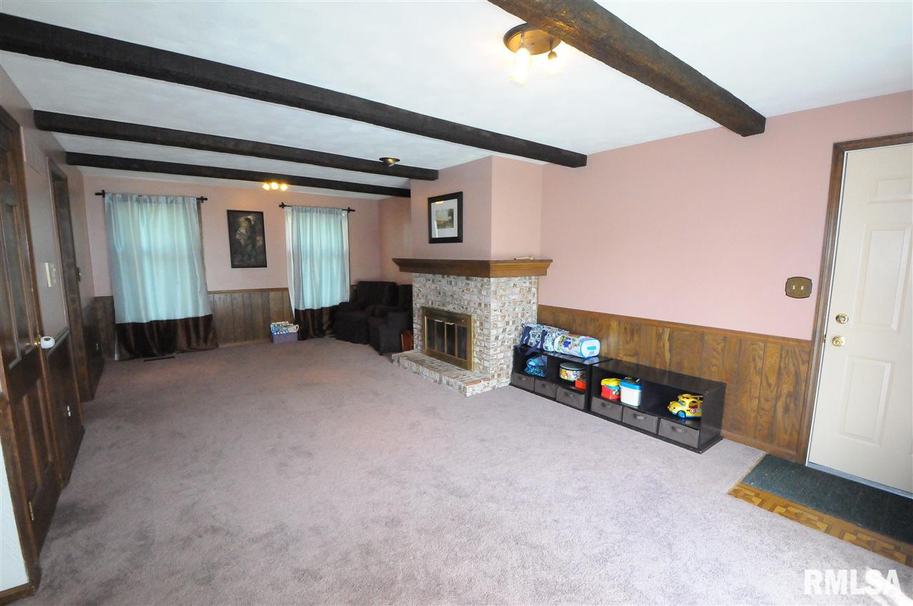 6912 North Camelot Road Peoria, IL 61615 - Photo 10 of 18 Gallery Image 10