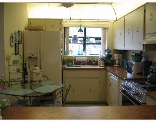 711 Banks Road, Unit 711 Margate, FL 33063 - Photo 4 of 9 Kitchen
