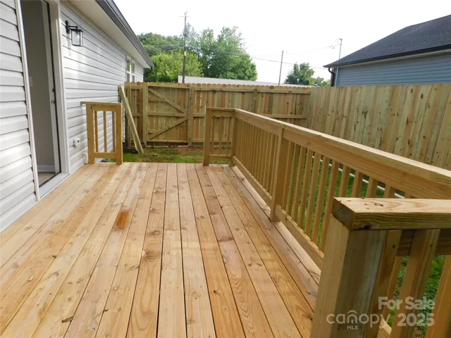 $300,000 | 109 West Poplar Street, Stanley, NC 28164