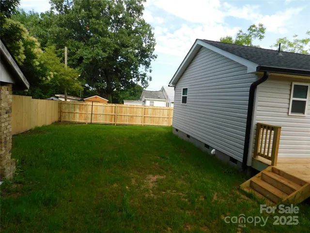 $300,000 | 109 West Poplar Street, Stanley, NC 28164