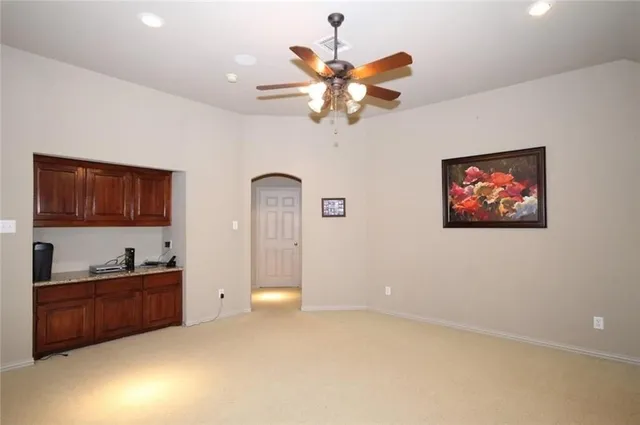 a view of a livingroom with a workspace