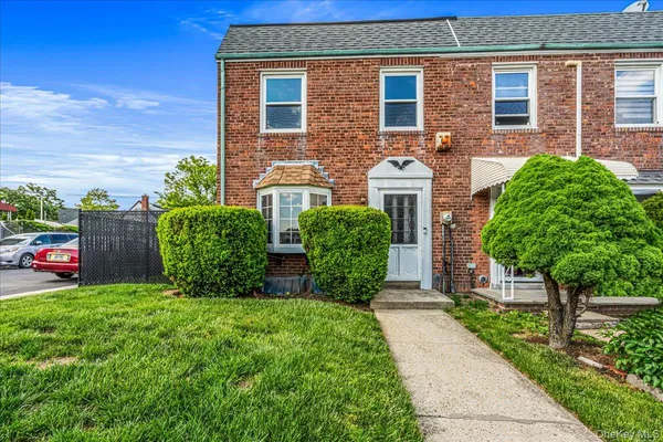 $900,000 | 169-01 22nd Avenue | Clearview