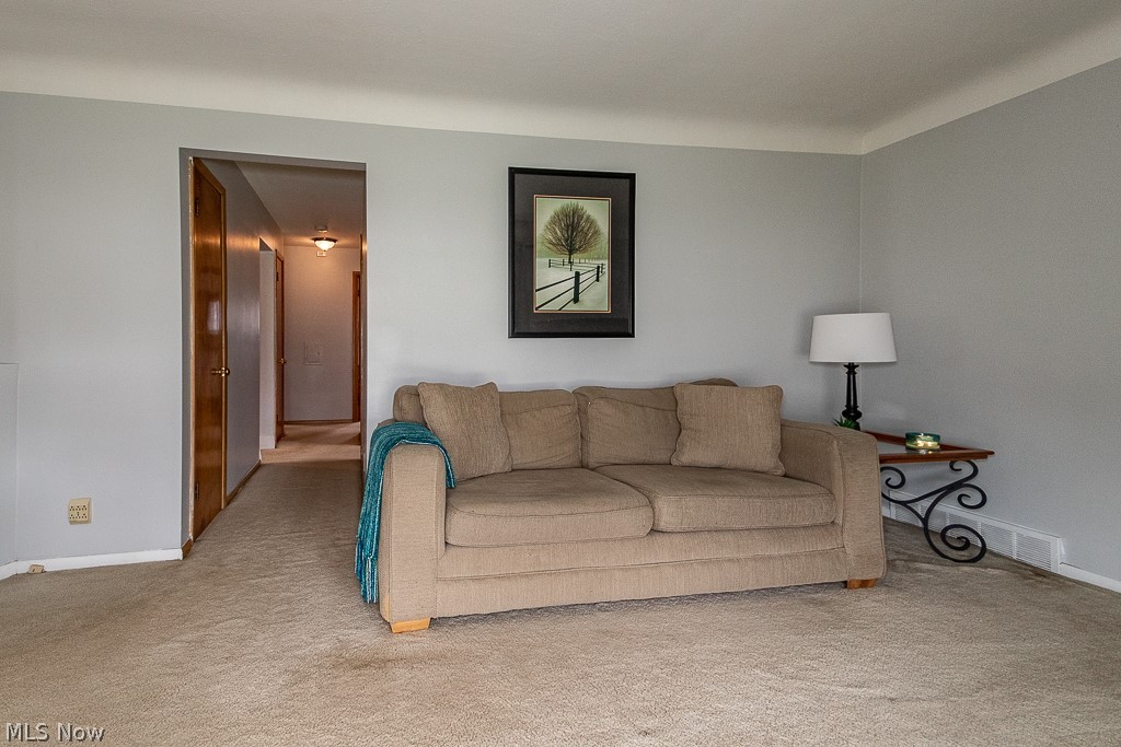 697 Glenhurst Road Willowick, OH 44095 - Photo 9 of 27