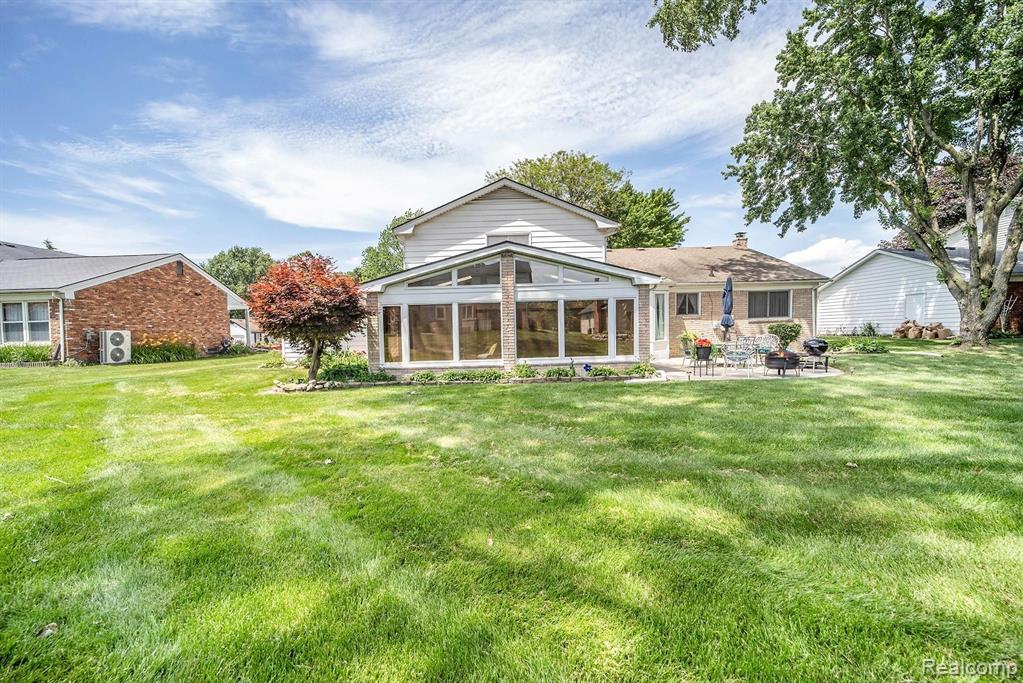 35955 Charter Crest Road Farmington Hills, MI 48335 - Photo 43 of 44
