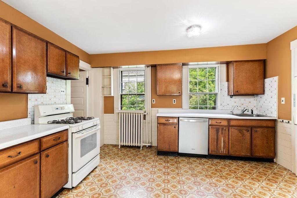 25 Stanton Road Brookline, MA 02445 - Photo 7 of 35