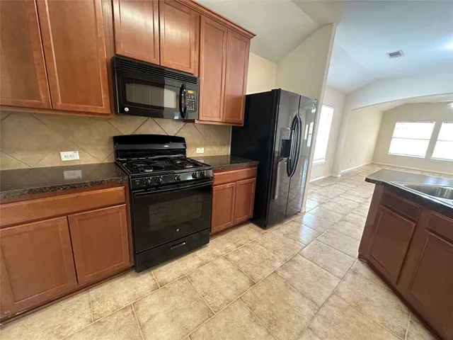 $1,800 | 18922 Wellock Lane, Tomball, TX 77375