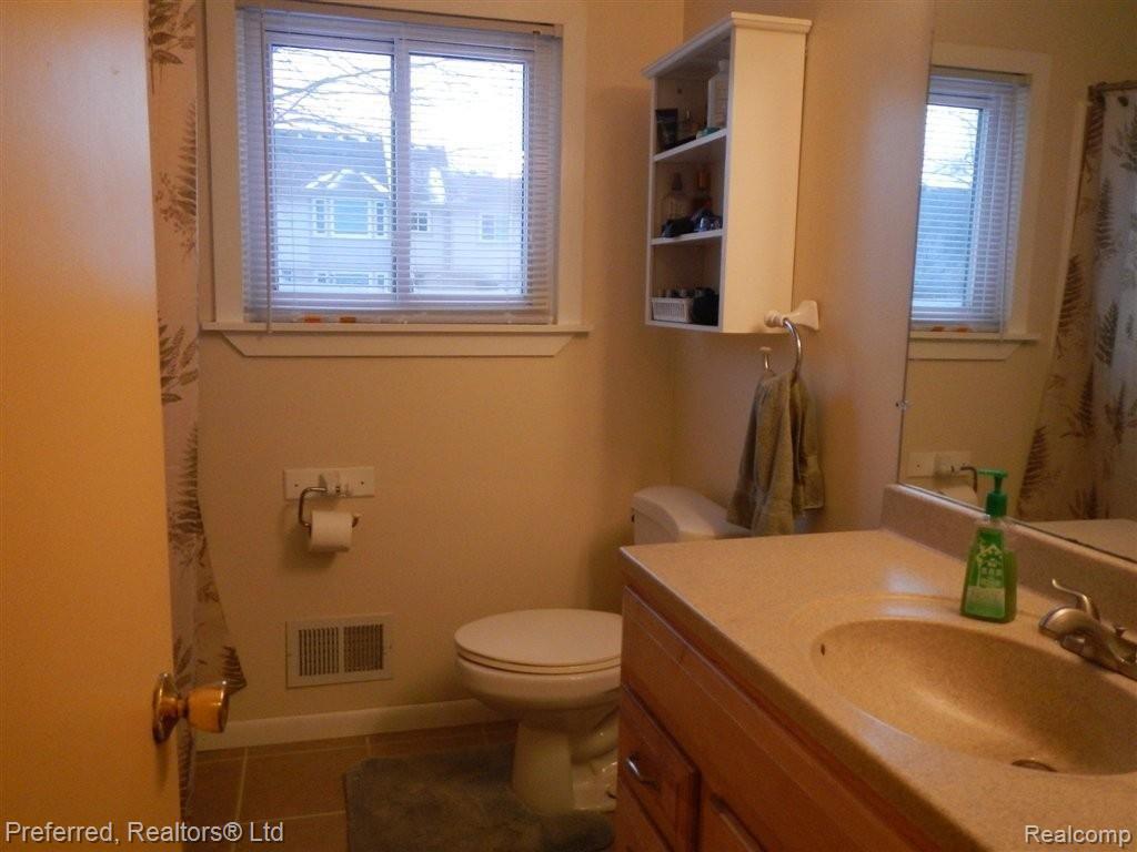 41848 Old Bridge Road Canton, MI 48188 - Photo 8 of 21 Bathroom