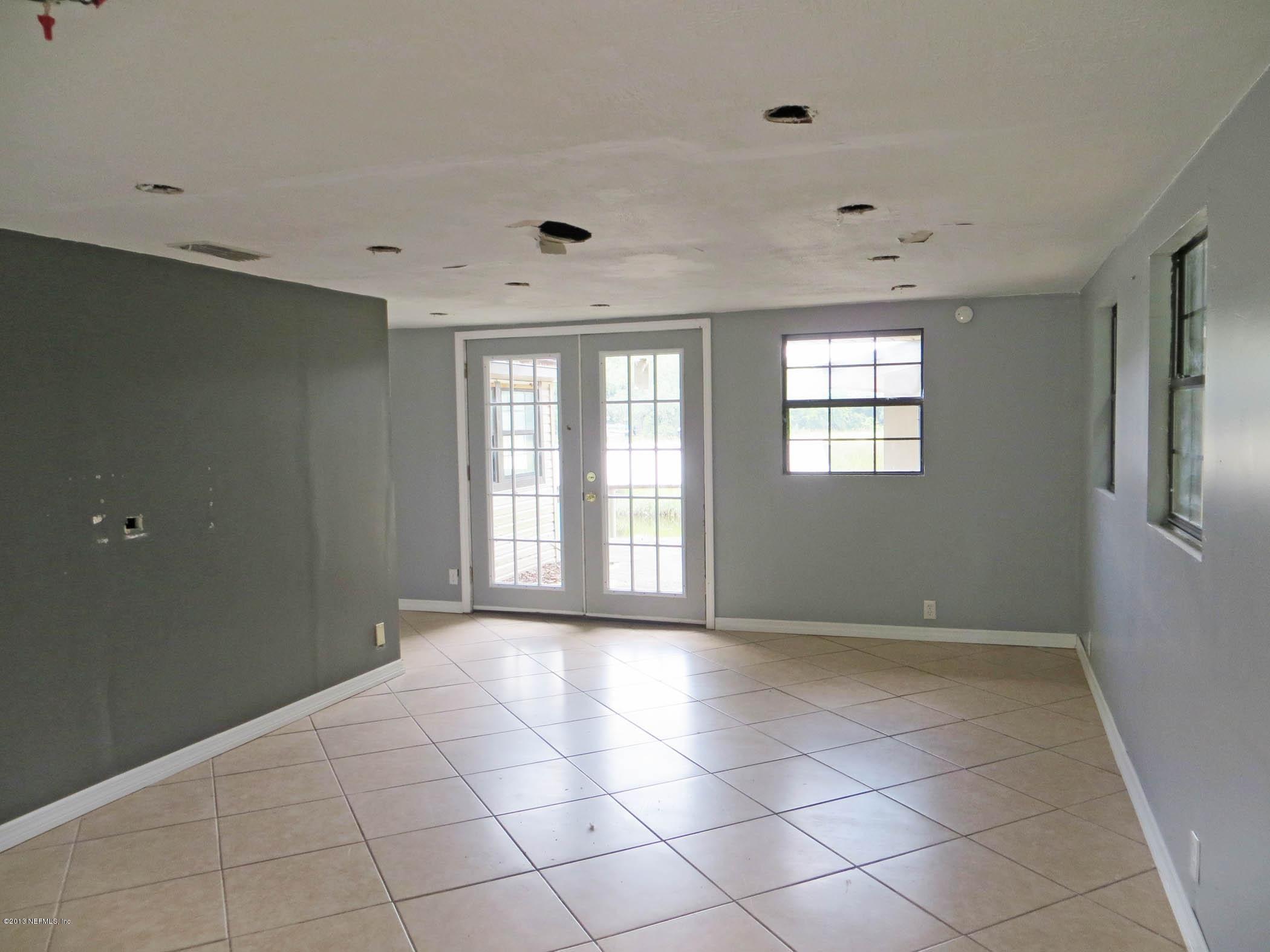 1723 Davis Road Jacksonville, FL 32218 - Photo 5 of 12 Living Room