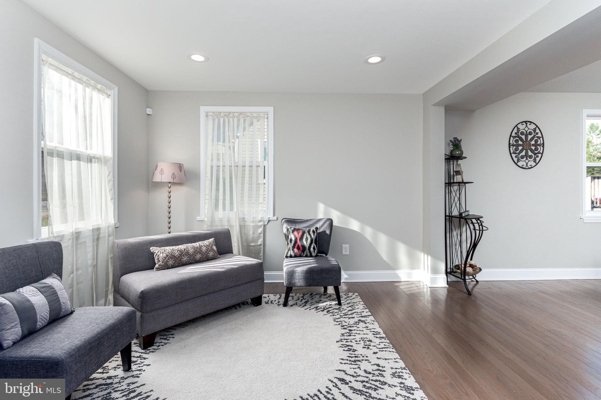 34 Evans Avenue Lutherville-Timonium, MD 21093 - Photo 4 of 36 Living room