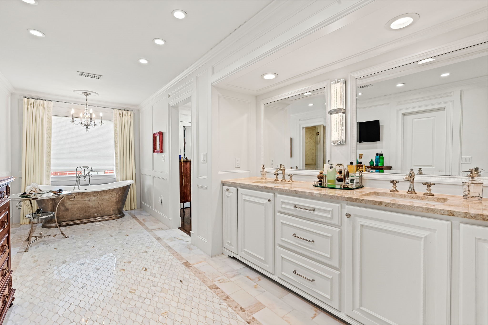 2017 Dryden Road Houston, TX 77030 - Photo 28 of 40 The Primary Bathroom