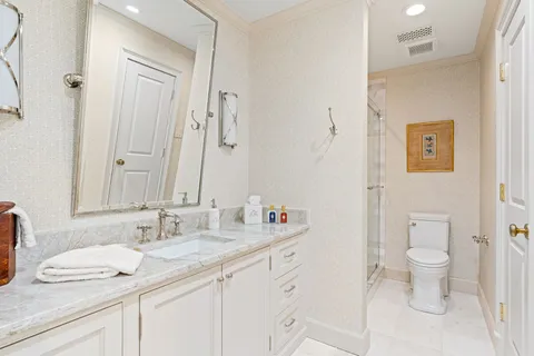 a view of washer and dryer in a kitchen