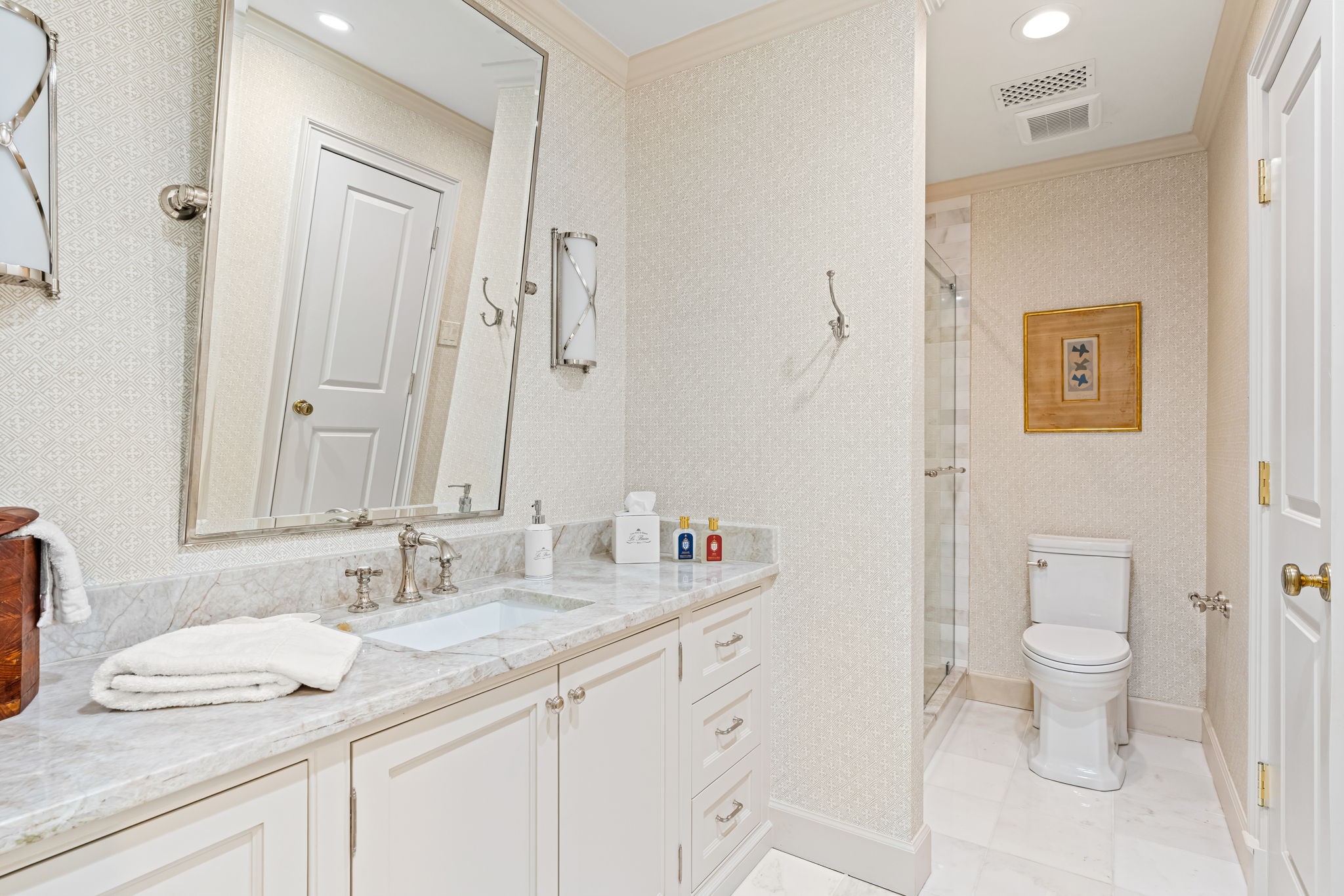 2017 Dryden Road Houston, TX 77030 - Photo 32 of 40 Secondary Bathroom