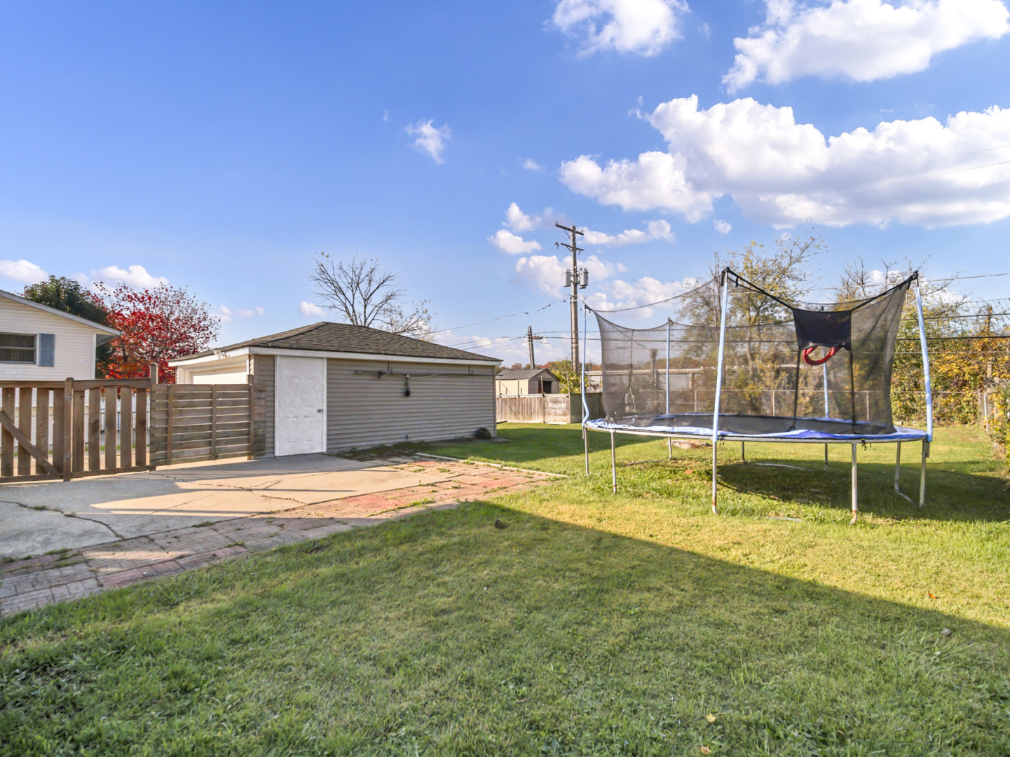 1820 Tomahawk Trail Round Lake Heights, IL 60073 - Photo 20 of 23 a house with swimming pool in front of it