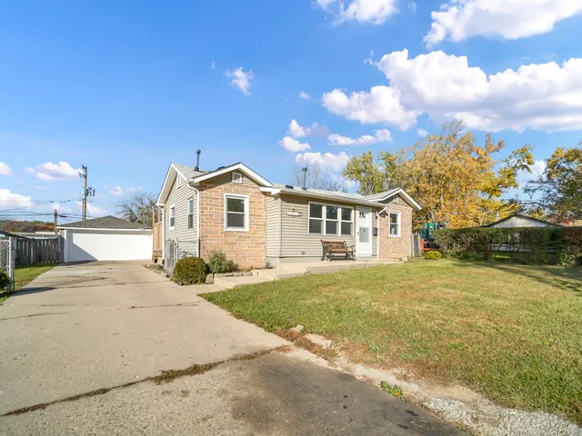 $230,000 | 1820 Tomahawk Trail, Round Lake Heights, IL 60073