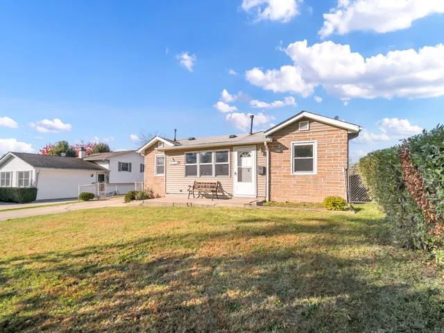 $230,000 | 1820 Tomahawk Trail, Round Lake Heights, IL 60073