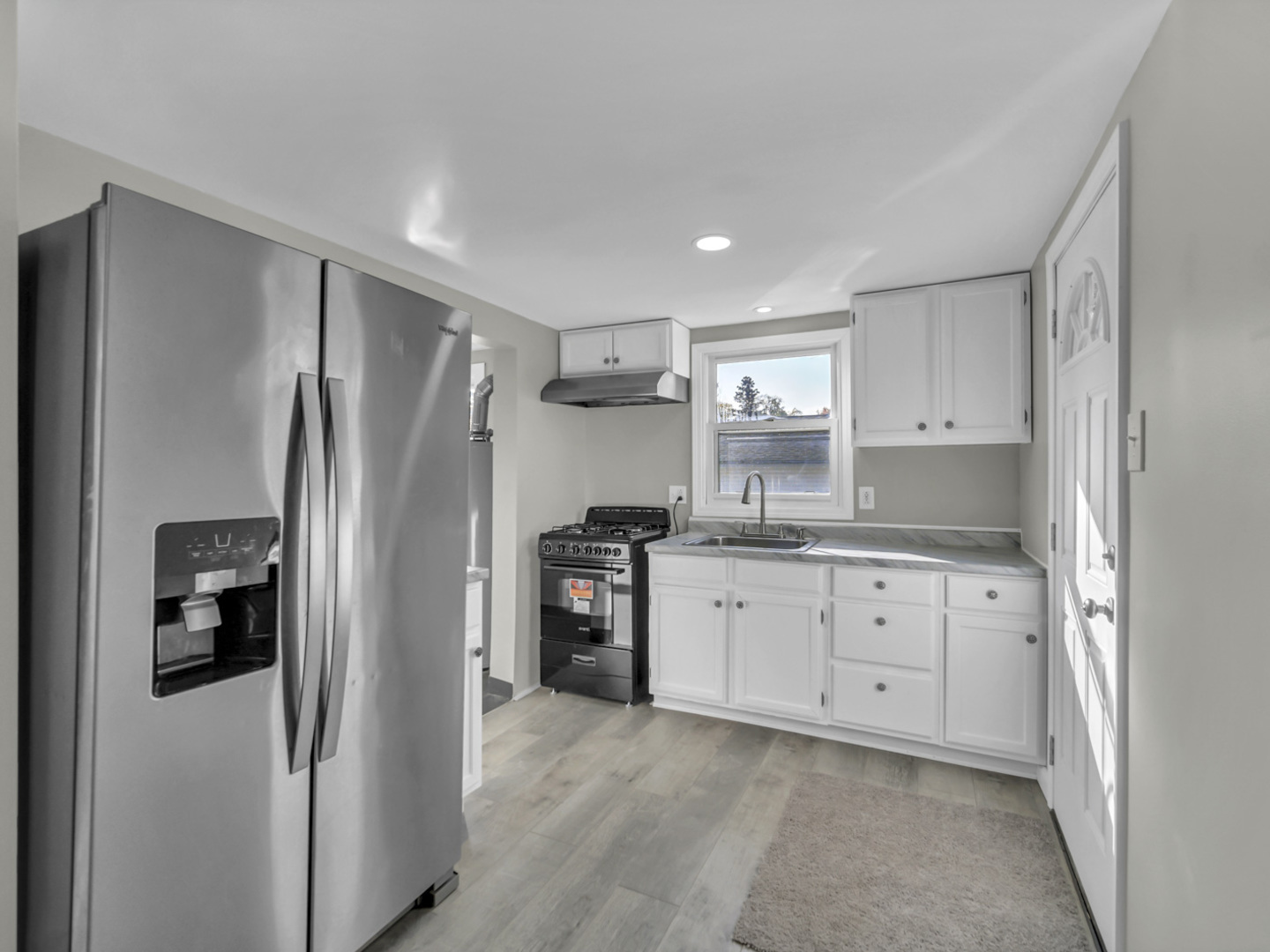 1820 Tomahawk Trail Round Lake Heights, IL 60073 - Photo 10 of 23 a kitchen with granite countertop a refrigerator stove and sink